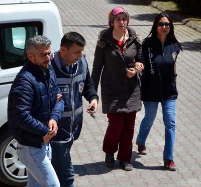 Çaldığı altınlar saç topuzundan çıktı