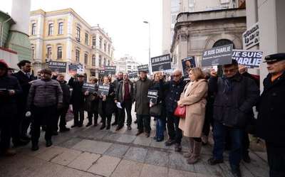 Gazetecilerden "Charlie Hebdo" saldırısına protesto