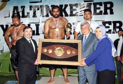 Sekapark'ta başpehlivan Ünal Karaman oldu