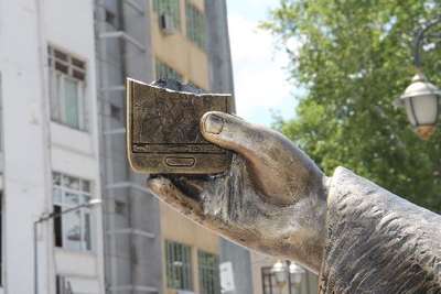 Selfie çeken şehzade heykeline ikinci saldırı