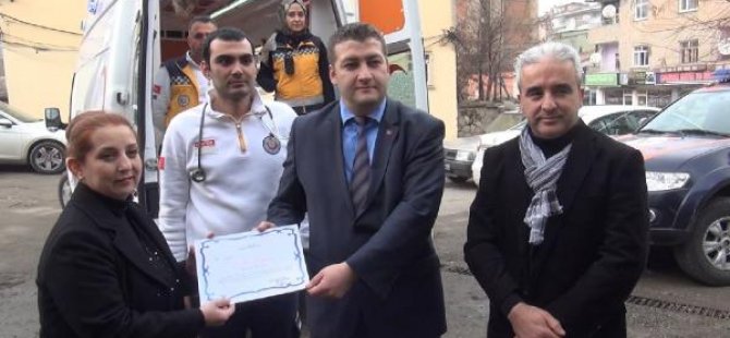 Gurbetçi aile Muş'a ambulans bağışladı