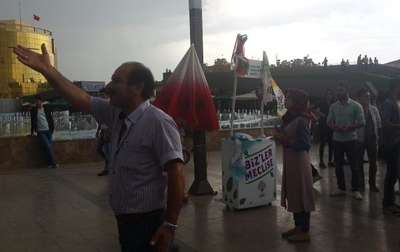 Aydın'da HDP standı önünde tekme ve yumruklu kavga