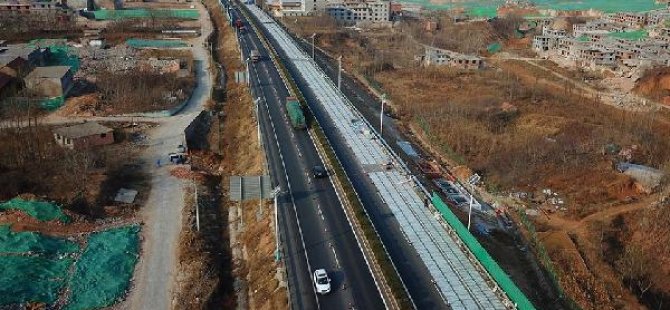 Akıllı arabaları yollar şarj edecek