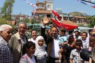 Roman adaya, memleketinde coşkulu karşılama