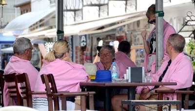 Bodrum'da güneşe aldanan turistler zor anlar yaşadı