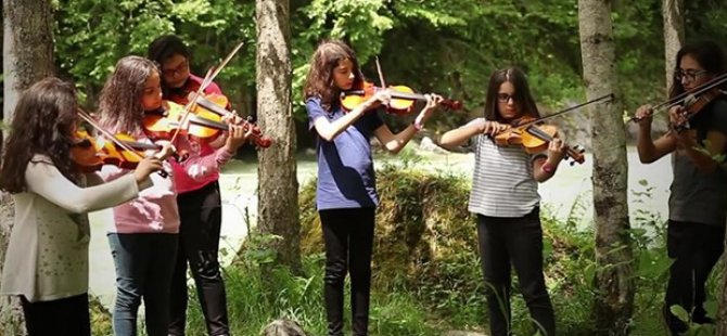 Çayelili gençler dinleyenleri büyüledi