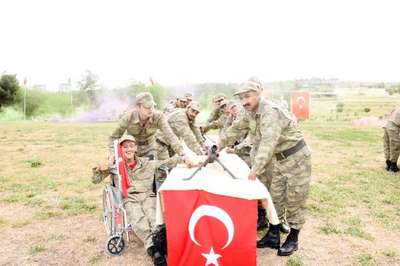 Şanlıurfa'da 30 engelli bir günlüğüne asker oldu