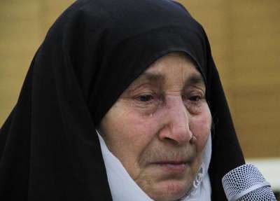 Adıyaman’da 12 yıldır felçli oğluna bakan anne yılın annesi seçildi