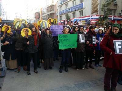 Fransa'da öldürülen PKK'lı 3 kadın İzmir'de anıldı