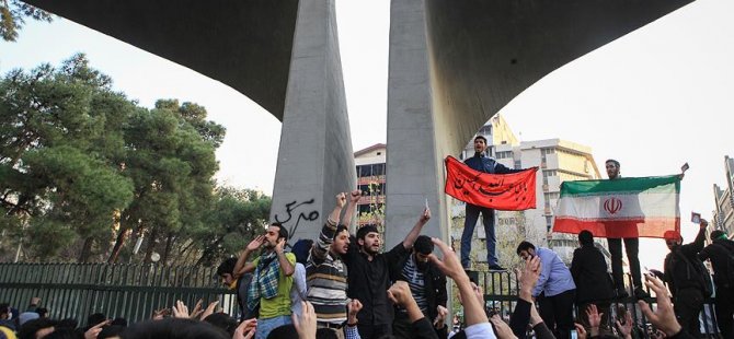 İran'da protestolarda 10 kişi öldü