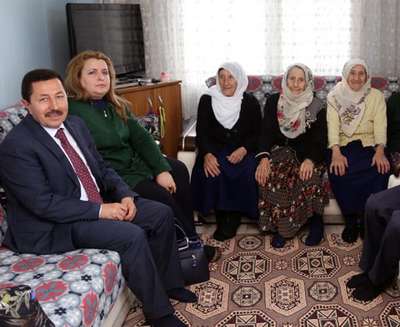 Vali Balkanlıoğlu, üçüz nineleri ziyaret etti