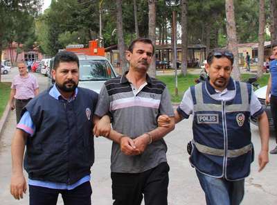 Cinayet şüphelilerini hediye otomobil yakalattı