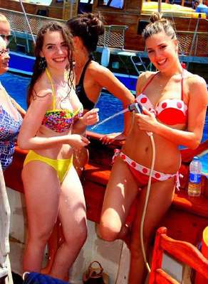 Güzeller Bodrum'u ısıttı