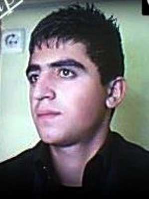 Tartıştığı komşusunu bıçakla öldürüp, kaçtı