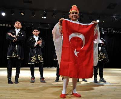 Engelli öğrencilerin gösterisi alkışlandı