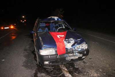 Otomobil ineğe çarptı: 4 yaralı