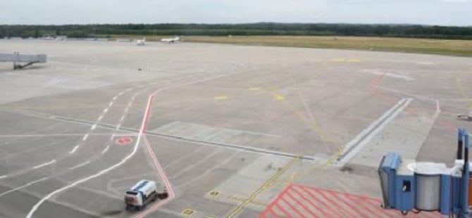 Köln Havalimanı’na iniş yapılamıyor
