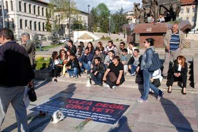 Soma için basın açıklaması yapan gruba tepki
