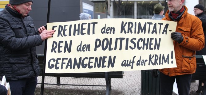 Berlin'de Kırım Tatarlarına destek gösterisi
