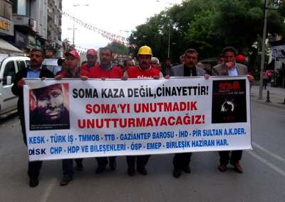 Gaziantep’te STK üyeleri Soma'da ölen madenciler için yürüdü