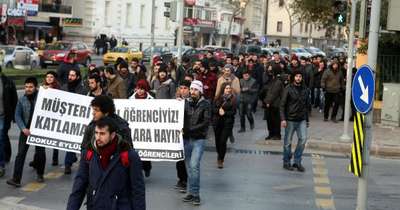 Üniversitelilerin katlamalı harç protestosu