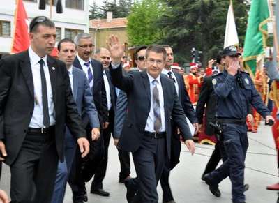 Bakan Canikli: Esnafımıza verdiğimiz kredi 15 milyara ulaştı