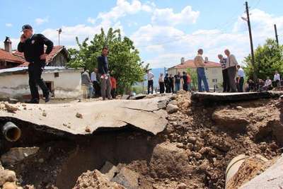 Su borusu bomba gibi patladı
