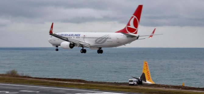 Yolcunun canı sıkıldı, uçak geri döndü