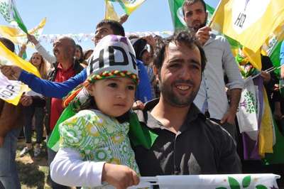 Yüksekdağ, Uşak'ta Cumhurbaşkanı ve Başbakan'ı eleştirdi