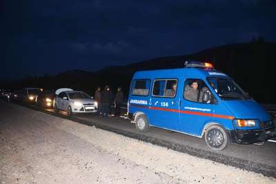 Konya'da 4 kişilik sivil uçak mecburi iniş yaptı (4)