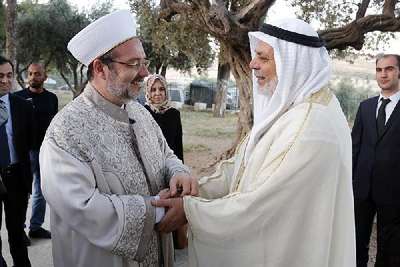 Diyanet İşleri Başkanı Görmez, Mescid-i Aksa’da akşam namazını kıldırdı…