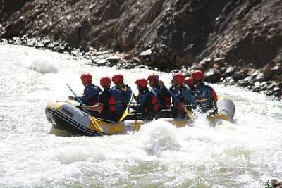 Şemdinli'de rafting heyecanı