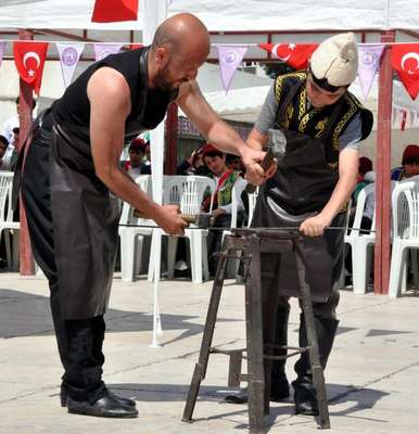 65 yıllık bıçakcı 'Yılın Ahisi' seçildi