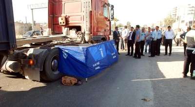 TIR'ın altında kalan kadın öldü
