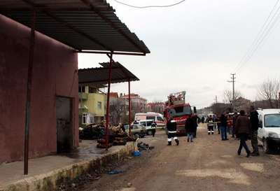 Çanakkale'de soğuk hava deposunda patlama: 2 yaralı