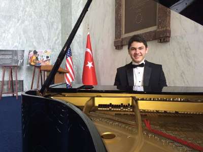 Tambi, Suriye'ye dikkat çekmek için Washington’da konser verdi