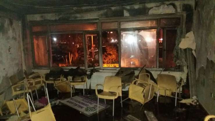 HDP ilçe binasını yaktılar
