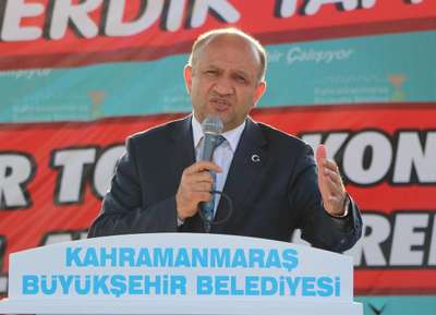 Bakan Işık, altınla yapılan Maraş dondurması yedi (2)