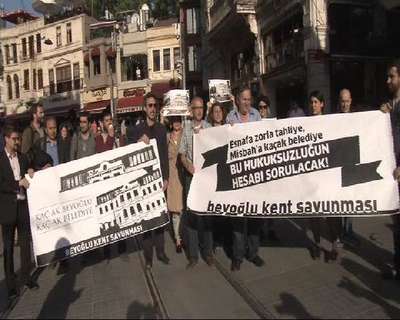 Tarihi belediye binasına "kaçak kat" iddiası için eylem...