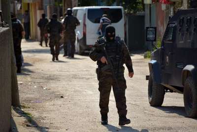 Özel Hareket Timi'ni görünce teslim oldular