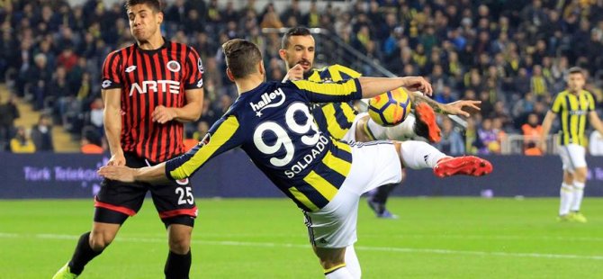 Fenerbahçe sahasında puan kaybetti