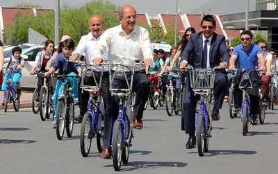 AK Partili vekil adayı Bisiklet Festivali'nde pedal çevirdi