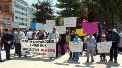 Elazığ'da açlık grevindeki işçiler yürüyüş düzenledi