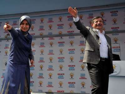 Davutoğlu: Bu topraklarda bir daha seçilmiş Cumhurbaşkanı ya da Başbakan idam sehpasına gönderilemeyecek