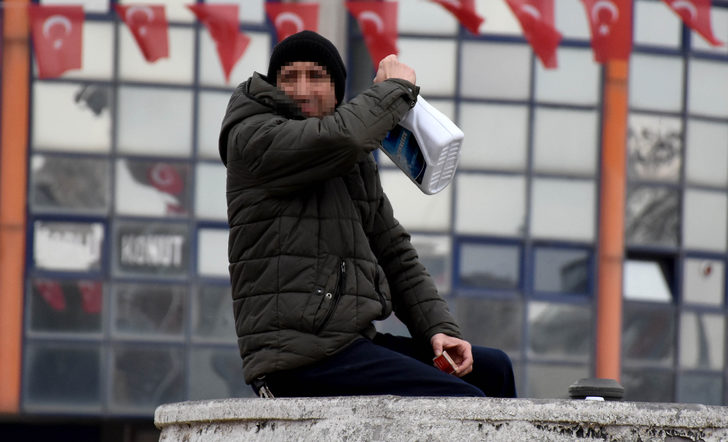 İşsiz vatandaş kendini yakmak istedi