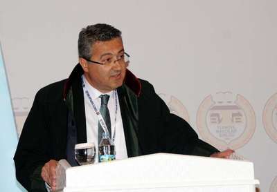 TBB Başkanı Feyzioğlu'na plaket protestosu (2)
