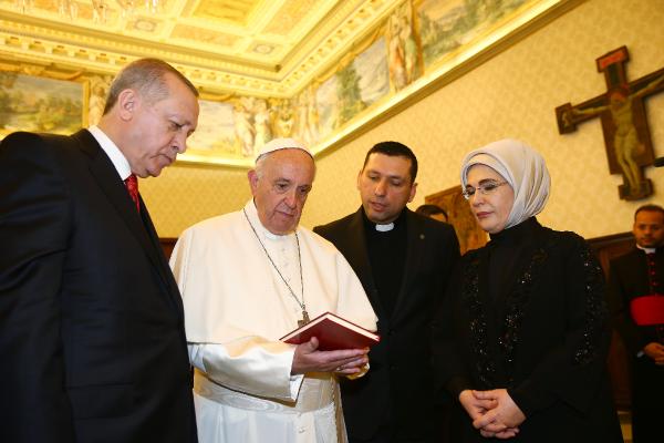 Erdoğan'dan, Papa'ya: Sizden dua bekliyoruz