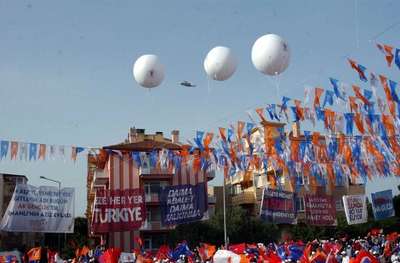 Davutoğlu: Bu topraklarda bir daha seçilmiş Cumhurbaşkanı ya da Başbakan idam sehpasına gönderilemeyecek  (2)