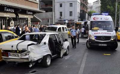 Beyoğlu'nda kaza: 3 yaralı
