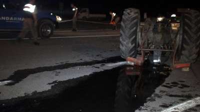 Traktör otomobille çarpıştı: Aynı aileden 3 ölü, 3 yaralı